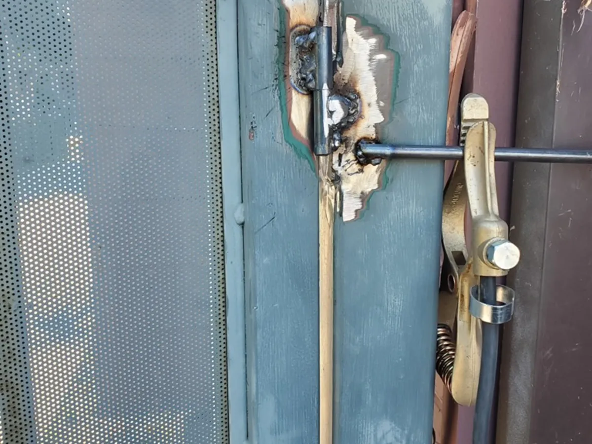 Gate hardware and latch work